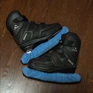 DON JACKSON SOFTEC BLACK BOY'S/GIRLS FIGURE/ICE SKATES SZ 2